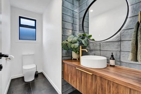 Photo of property in 7 Te Ara Karoiroa Road, Hurford, New Plymouth, 4374