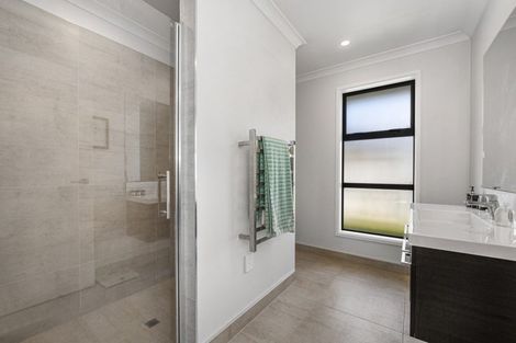 Photo of property in 11 Lakeside Terrace, Omokoroa, 3114