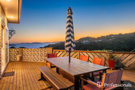 Photo of property in 14 Bushey Way, Maungaraki, Lower Hutt, 5010