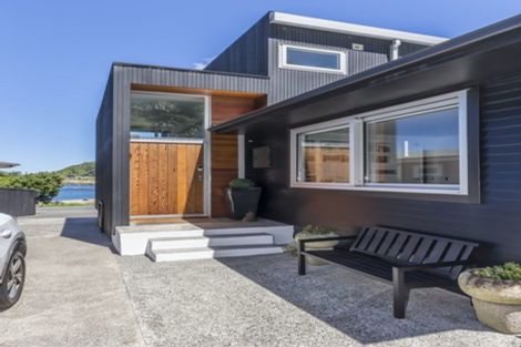 Photo of property in 91 Breaker Bay Road, Breaker Bay, Wellington, 6022