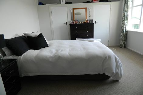 Photo of property in 26 Horokiwi Road West, Newlands, Wellington, 6037