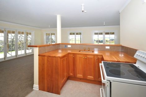 Photo of property in 1742 South Head Road, South Head, Helensville, 0874