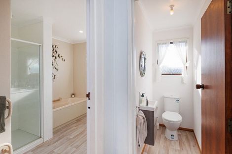 Photo of property in 4 Gainsborough Grove, Highbury, Palmerston North, 4412