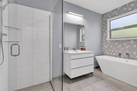 Photo of property in 24 Kotare Drive, Waiwhakaiho, New Plymouth, 4312