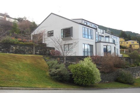 Photo of property in 107 Wynyard Crescent, Fernhill, Queenstown, 9300