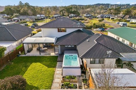 Photo of property in 14 Kahika Grove, Huapai, Kumeu, 0810