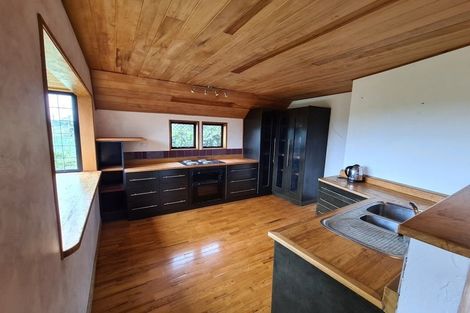 Photo of property in 9 Lindaver Grove, Merrilands, New Plymouth, 4312