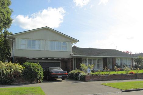 Photo of property in 16 Rutherglen Avenue, Ilam, Christchurch, 8041