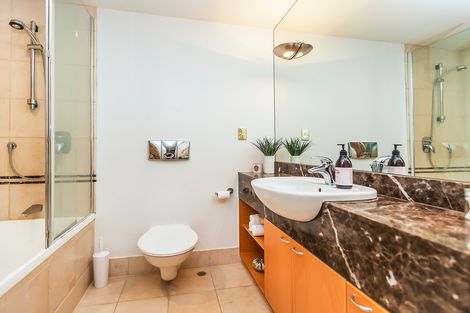 Photo of property in 318 Oriental Parade, Oriental Bay, Wellington, 6011