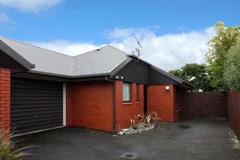 Photo of property in 2/7 Cherrywood Place, Redwood, Christchurch, 8051