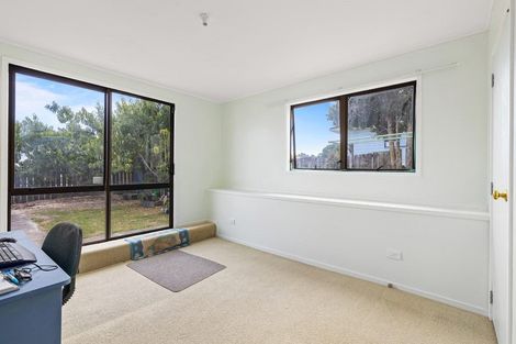 Photo of property in 2/24 Lambrown Drive, Totara Vale, Auckland, 0629