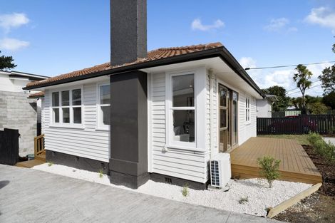 Photo of property in 33 Longburn Road, Henderson, Auckland, 0610