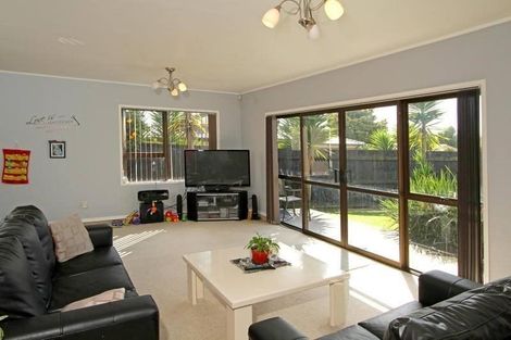 Photo of property in 36 Frank Evans Place, Henderson, Auckland, 0610