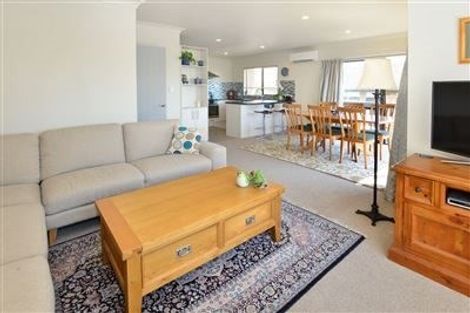 Photo of property in 31 Chesterfield Way, Orewa, 0931