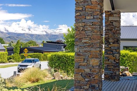 Photo of property in 16 Makomako Road, Wanaka, 9305
