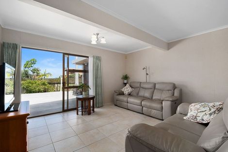 Photo of property in 33 Renoir Street, West Harbour, Auckland, 0618