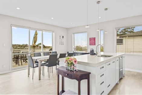 Photo of property in 114 Fairview Avenue, Fairview Heights, Auckland, 0632