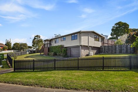 Photo of property in 5 Elizabeth Drive, West Harbour, Auckland, 0618