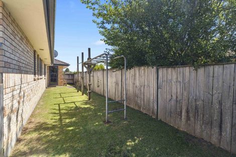Photo of property in 41 Breaker Grove, Waiuku, 2123