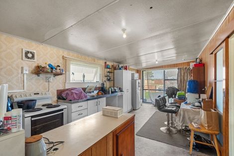 Photo of property in 9 Hennessy Street West, Foxton Beach, Foxton, 4815