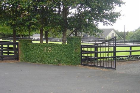 Photo of property in 48 Tawa Road, Kumeu, 0891