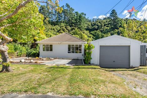 Photo of property in 126 Hine Road, Wainuiomata, Lower Hutt, 5014
