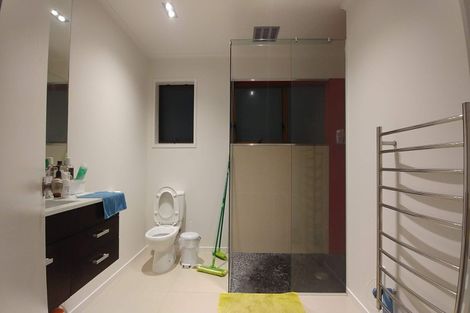 Photo of property in 2/325 Glenfield Road, Glenfield, Auckland, 0629