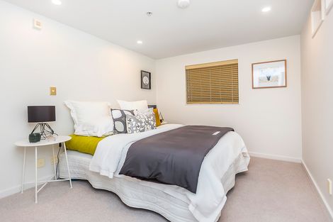 Photo of property in 318 Oriental Parade, Oriental Bay, Wellington, 6011