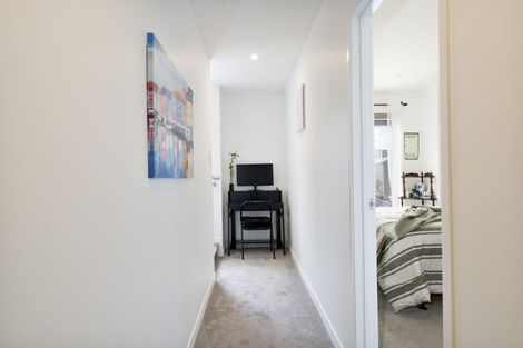 Photo of property in 5b Beach Road, Te Atatu Peninsula, 0610