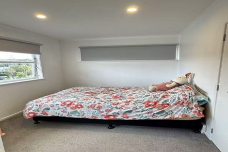 Photo of property in 62 La Rosa Street, Green Bay, Auckland, 0604