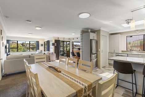 Photo of property in 2/15 Eastwood Rise, Browns Bay, Auckland, 0630