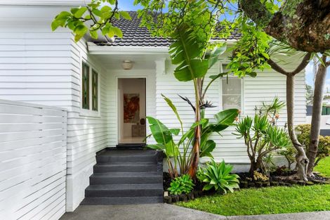 Photo of property in 453 Point Chevalier Road, Point Chevalier, Auckland, 1022