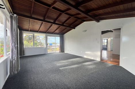 Photo of property in 52 Channel View Road, Campbells Bay, Auckland, 0630