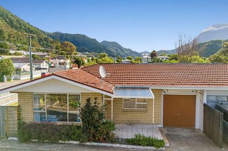 Photo of property in 131a Waikawa Road, Picton, 7220