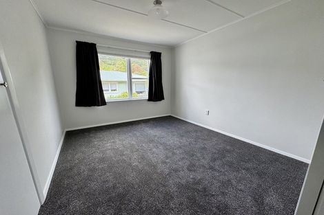 Photo of property in 5 Reid Road, Wainuiomata, Lower Hutt, 5014