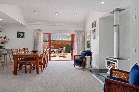 Photo of property in 1 Longfellow Street, Leamington, Cambridge, 3432