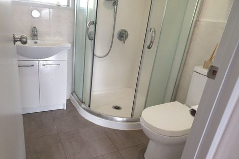 Photo of property in 2/171 Bruce Mclaren Road, Henderson, Auckland, 0612