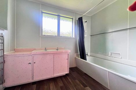 Photo of property in 102 Paekakariki Hill Road, Pauatahanui, Porirua, 5381