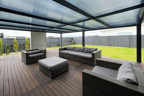 Photo of property in 104 Johnstone Drive, Fitzherbert, Palmerston North, 4410