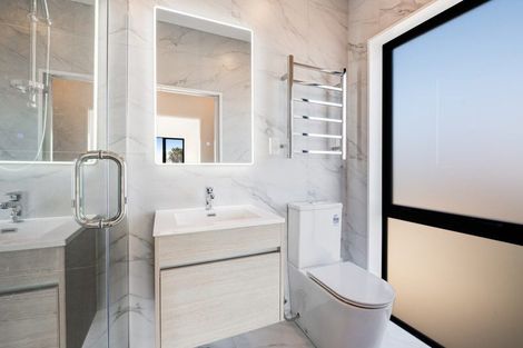 Photo of property in 11a Merida Place, Unsworth Heights, Auckland, 0632