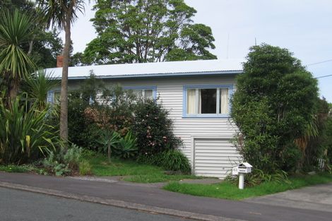 Photo of property in 4 Highland Avenue, Titirangi, Auckland, 0604