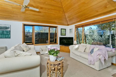 Photo of property in 2/76 Norwood Road, Bayswater, Auckland, 0622