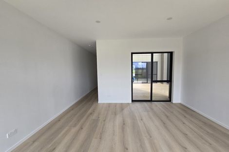 Photo of property in 19 Karaka Village Parade, Karaka, 2580