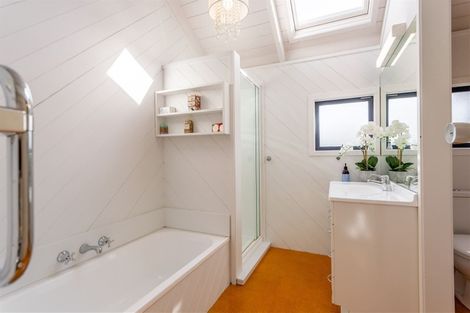 Photo of property in 1 Radiata Lane, Chatswood, Auckland, 0626