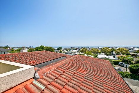 Photo of property in 85c Eliot Street, New Plymouth, 4310