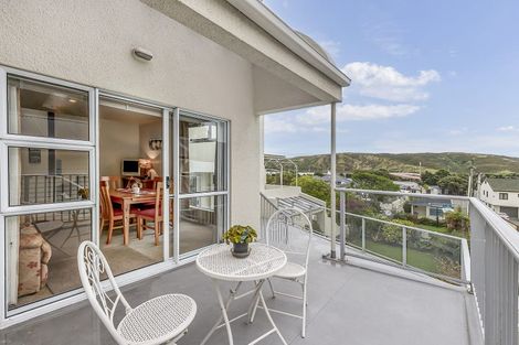 Photo of property in 32 Paremata Crescent, Paremata, Porirua, 5024