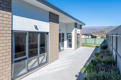 Photo of property in 53 Shields Street, Clyde, 9330