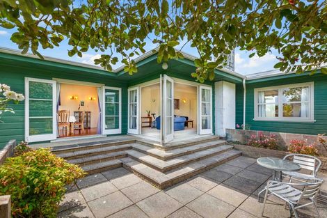 Photo of property in 35 Yeovil Road, Te Atatu Peninsula, Auckland, 0610