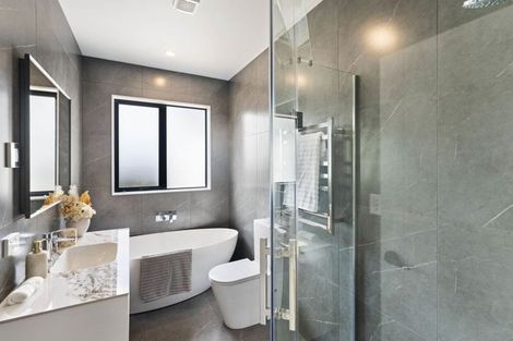 Photo of property in 51 Emerald Avenue, Rosehill, Papakura, 2113