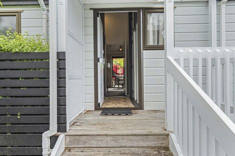 Photo of property in 6 Honnor Place, Hurdon, New Plymouth, 4310